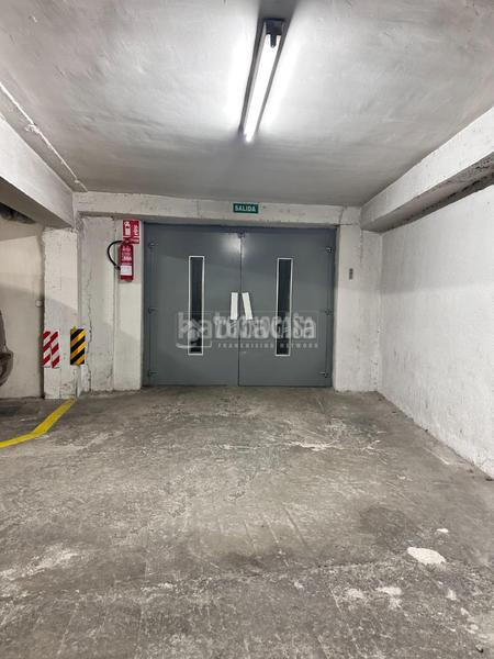 Foto e98caf73-8aa3-4d8b-8d46-ad3d2285f2aa. Parking coche boxplaza de garaje en venta en Fuente del Berro Madrid