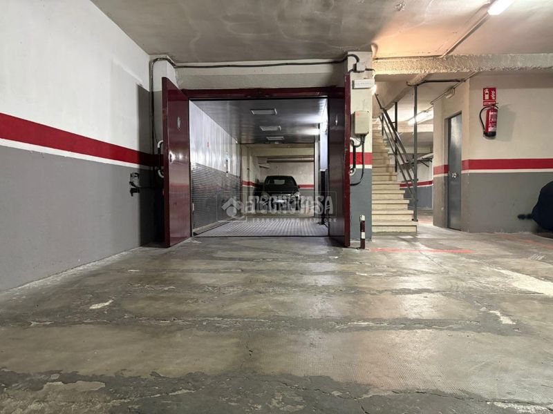 Foto 1d6a3728-f5d1-4e49-a8aa-9c98ad4d167d. Aparcament cotxe a Goya Madrid