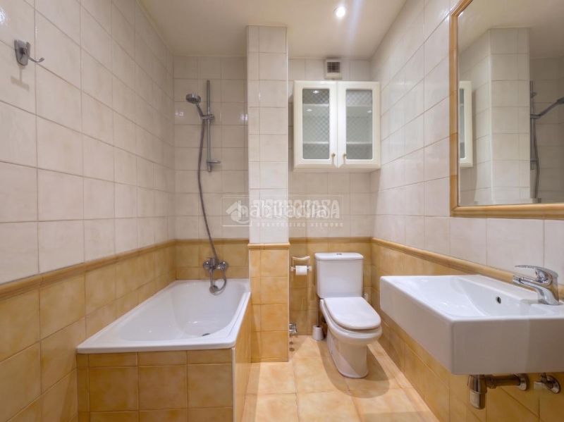 Foto a8ba79ec-9c02-48f1-9fe6-4c564c314089. Piso  en venta en Goya Madrid