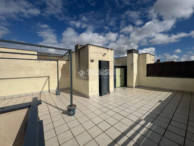 Foto ee42d746-3894-47a4-b1a0-d2d04ea6cf33. Loft amb calefacció aparcament a Simancas Madrid
