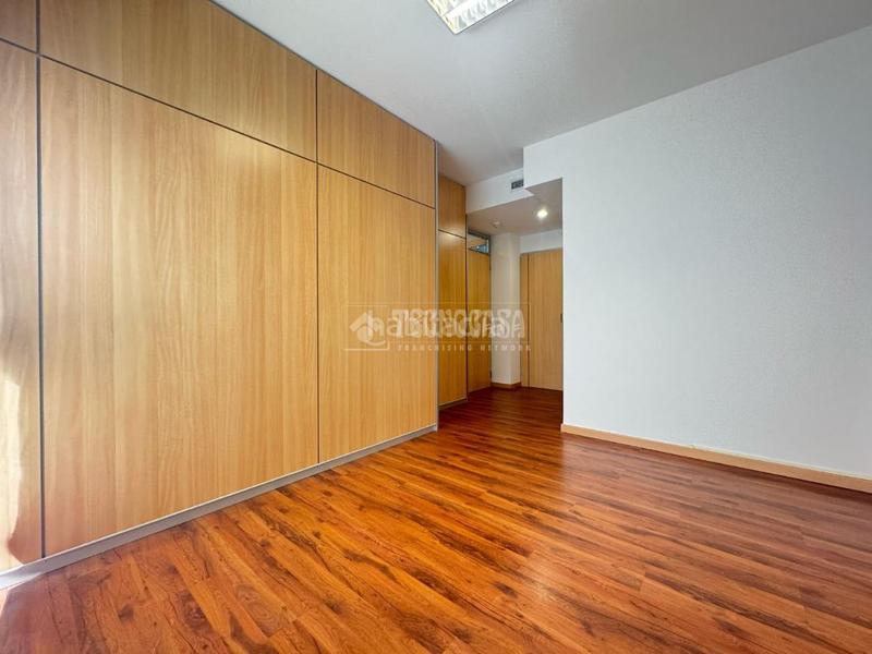 Foto f0b9a2e4-0e19-40a7-bfa2-8926b3acc923. Loft amb calefacció aparcament a Simancas Madrid