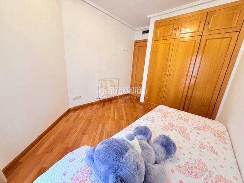 Foto 945fcbbe-8e3b-4efc-b00f-81797799b929. Location appartement avec chauffage parking dans Simancas Madrid