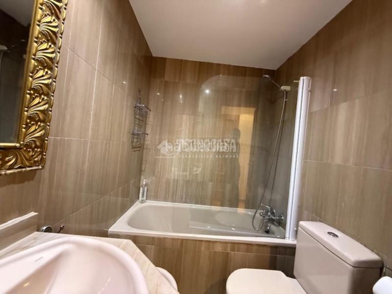 Foto 4a8e0bde-3873-45cc-95ac-7be9deedc556. Rent flat with heating parking in Simancas Madrid