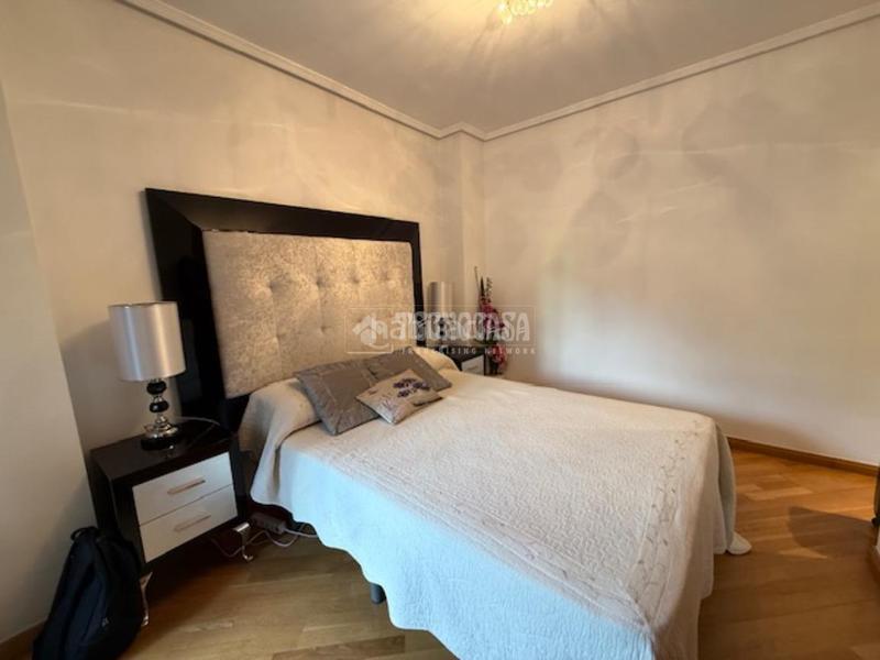 Foto c12af6eb-1a0a-481b-994d-7c072f5b3ff5. Rent flat with heating parking in Simancas Madrid