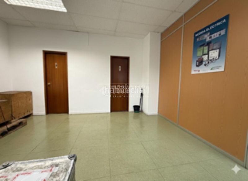 Foto 5e37419e-2b6a-4d53-81bd-dc4bc952a9ba. Local comercial amb calefacció a Simancas Madrid