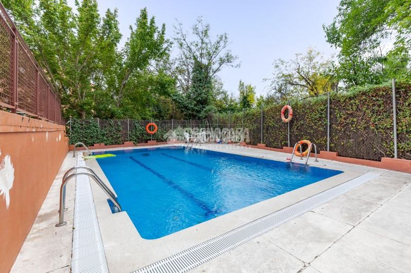 Foto 49c505fa-4d09-4b05-a772-c91e4b960aab. Pis amb calefacció aparcament piscina a Aravaca Madrid