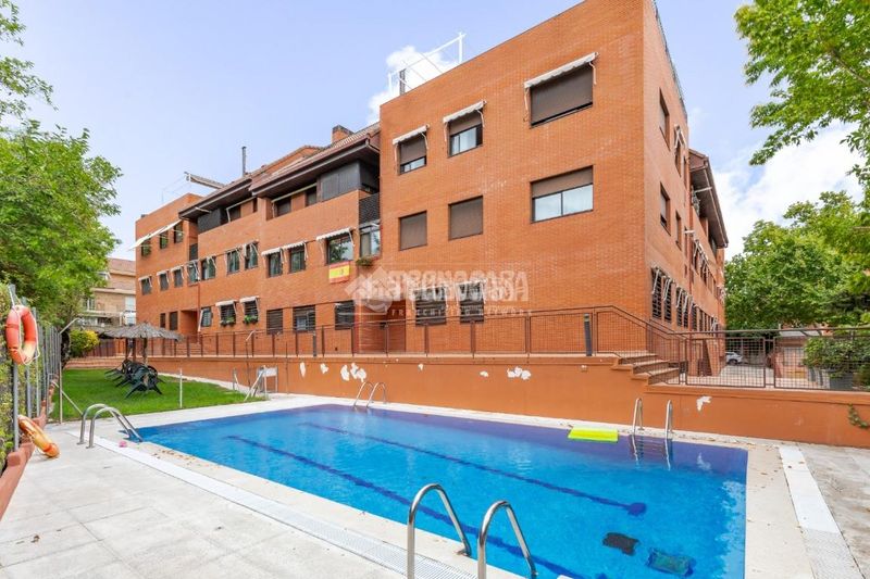 Foto 9ebe39ac-99fe-4460-a607-e1b6f444b5fe. Pis amb calefacció aparcament piscina a Aravaca Madrid