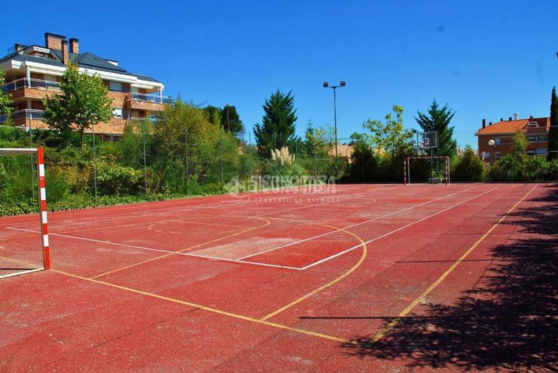Foto d32371d3-d4f6-42ad-ba12-e152a5e501ba. Location appartement avec piscine dans Sector B Boadilla del Monte