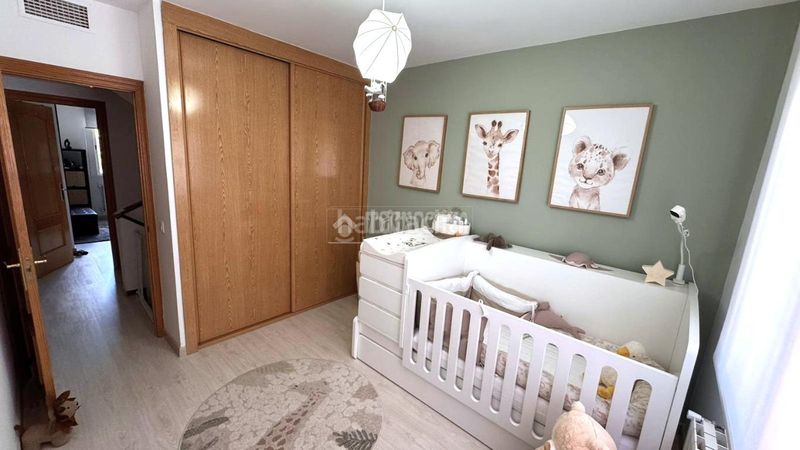 Foto bbe8e76d-e203-4fba-aede-358897d2bc16. Casa aparellada a Sector B Boadilla del Monte