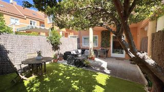 Maison jumelée à Sector B. Casa en venta en boadilla del monte