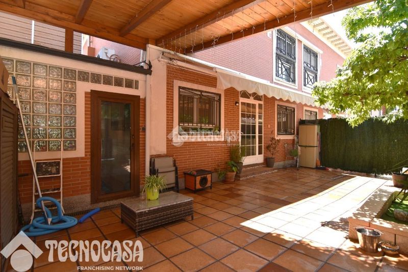 Foto 0170ae76-454f-4fdc-a05f-05c9e5ca3be6. Casa aparellada a Sector B Boadilla del Monte