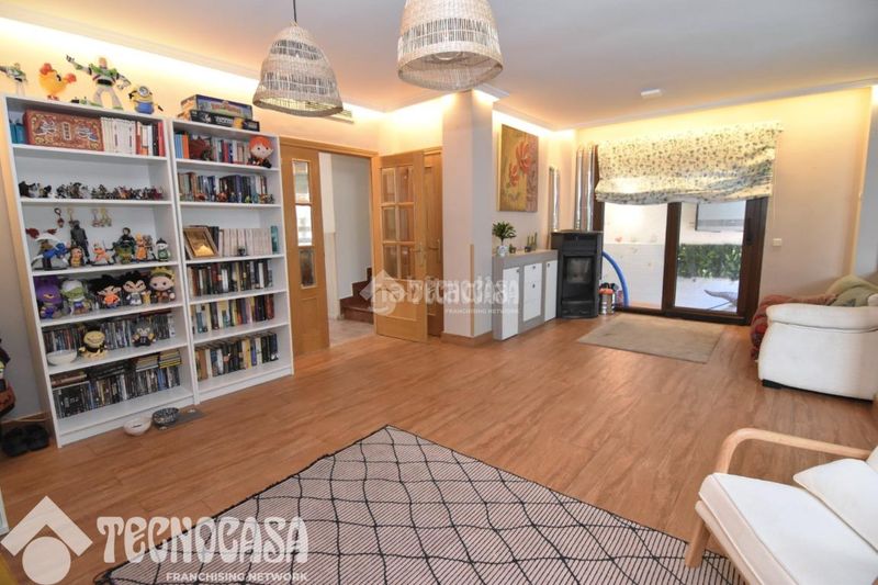 Foto 0997f84e-9111-4b3e-a864-a65221e96a10. Casa aparellada a Sector B Boadilla del Monte