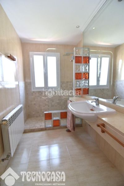 Foto b5ff309a-9593-44dd-afef-b6ffe461f3d3. Casa aparellada a Sector B Boadilla del Monte