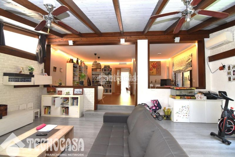Foto d0d2d407-f565-452b-89aa-2d6b641b4dfa. Casa aparellada a Sector B Boadilla del Monte