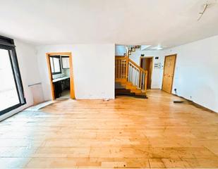 Zweistöckige Wohnung  Carrer de rafael casanova. Duplex para reformar con terraza