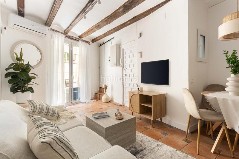 Foto 54622975-8f55-4f6c-9fee-a5e0db0d8de4. Pis a Raval Barcelona