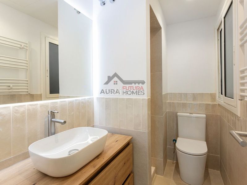 Foto 7f3fb0f8-e475-43e5-884f-8eda0f6b4c73. Piso en Raval Barcelona