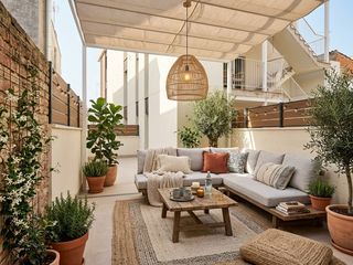 Planta baixa  Carrer de les corts de cadis. Piso en venta con terraza