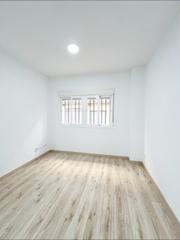 Studio à Parque Victoria Eugenia. Excelente oportunidad, estudio reformado con garaje zona materno
