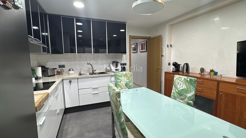 Foto f1ba45fd-0c5b-4085-b20f-75a303e25c8f. Casa adossada amb aparcament a Conde de Ureña Málaga