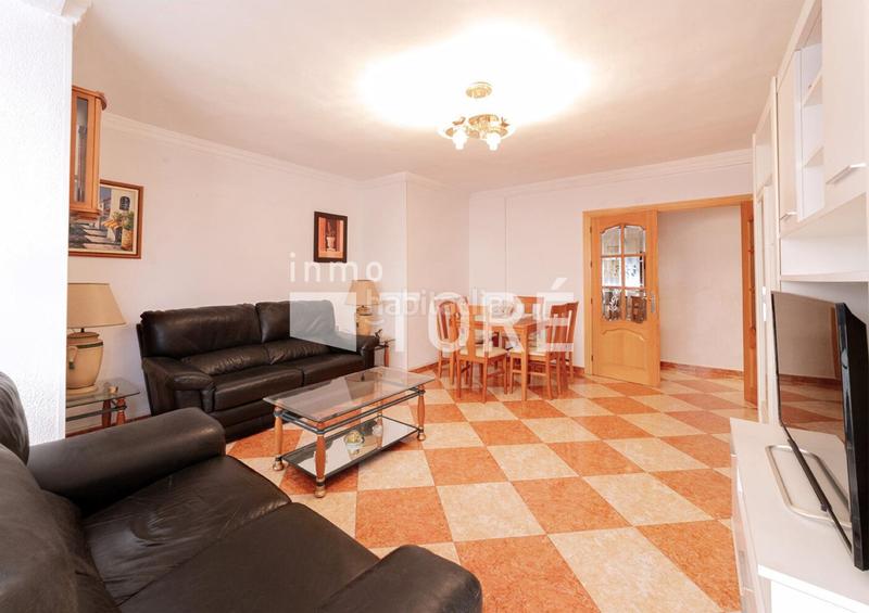 Foto 626a0b26-1bdc-4f5d-9b4c-b7a01f16ac54. Piso amplio y acogedor piso en cruz de humilladero, en Málaga