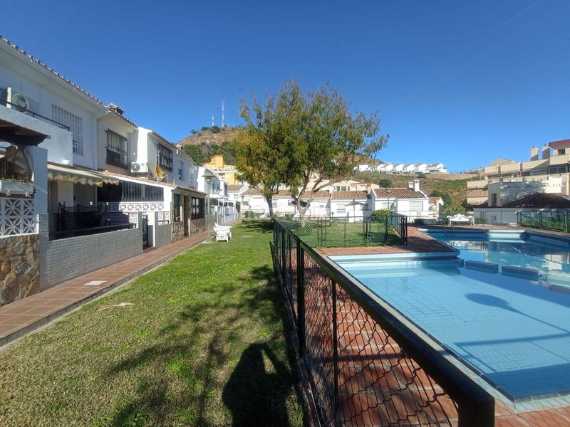 Foto 3679430d-ce78-413b-bd04-d344a6f5acdb. Casa adossada amb aparcament piscina a Conde de Ureña Málaga