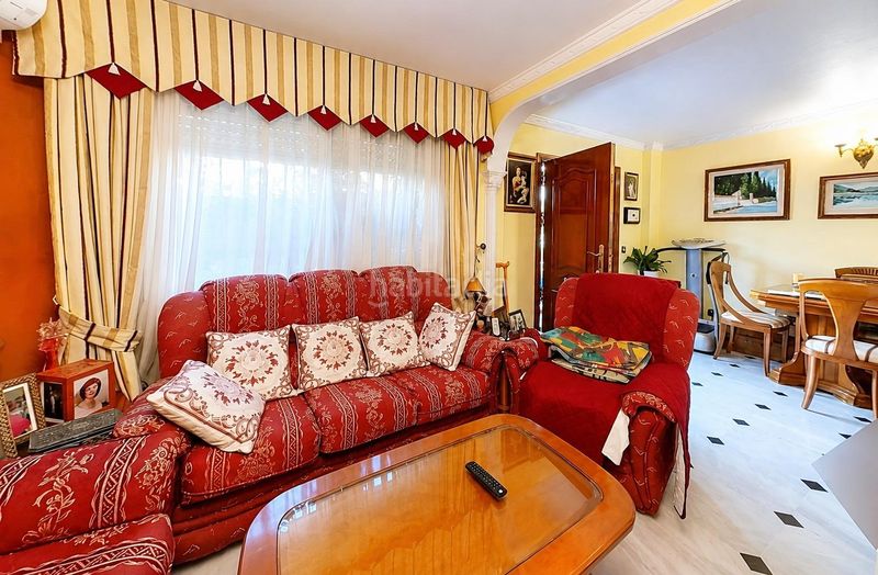 Foto aefd6591-776a-4790-8151-088423c9618b. Casa adossada amb aparcament piscina a Conde de Ureña Málaga