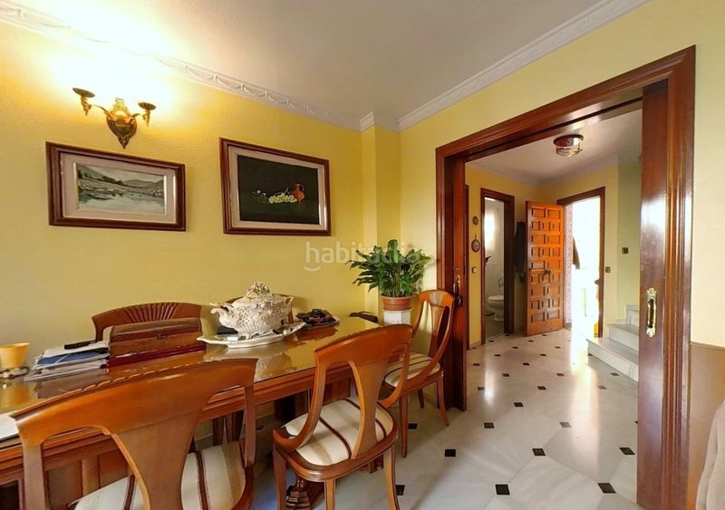 Foto b5498b81-e580-4f3a-bd1e-16ebf584a2e7. Casa adossada amb aparcament piscina a Conde de Ureña Málaga