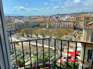 Location Appartement à La Victoria. Gran piso de 4 dormitorios junto a la plaza de la merced