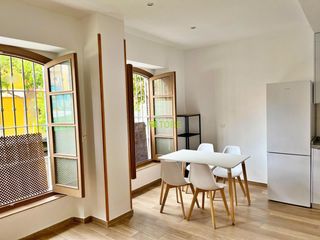 Pis a La Merced. Exclusivo apartamento amueblado con patio junto a plaza de la me