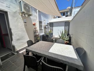 Piso  Calle calle virgen de la cabeza. Piso totalmente reformado con patio privativo a unos pasos del a