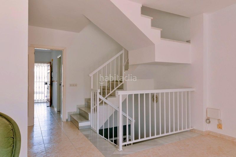Foto b8e89210-c43b-4a35-9ad1-85260b2a38f2. Casa adossada amb aparcament piscina a Hispanidad - Vivar Téllez Vélez - Málaga