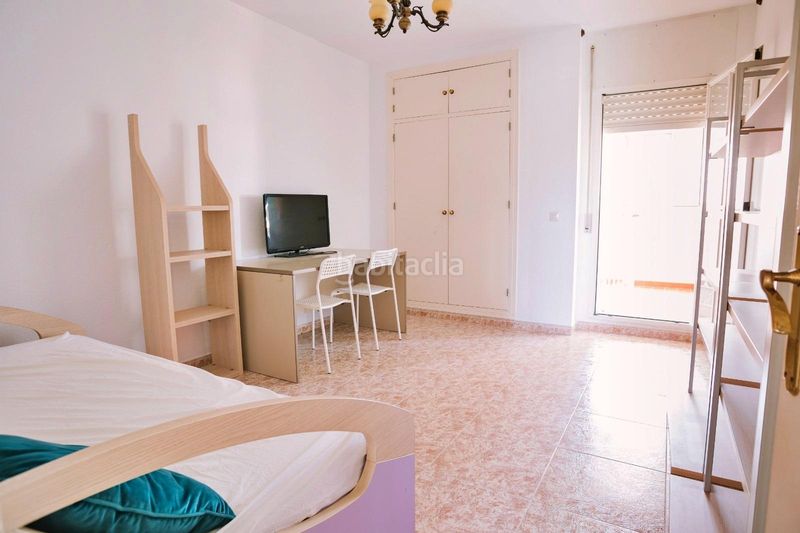 Foto e2b0e90d-3164-4a0a-8462-ae379ea51bd2. Casa adossada amb aparcament piscina a Hispanidad - Vivar Téllez Vélez - Málaga