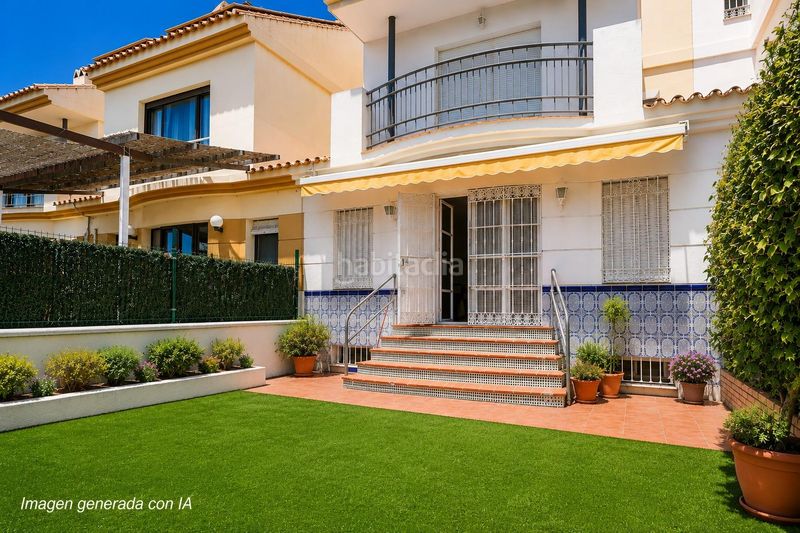 Foto e566c663-3f2d-4862-8edf-98b7d48ed1fe. Casa adossada amb aparcament piscina a Hispanidad - Vivar Téllez Vélez - Málaga