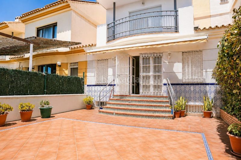 Foto f2dfe07f-e220-4dde-aabb-c85430eeb5b9. Casa adossada amb aparcament piscina a Hispanidad - Vivar Téllez Vélez - Málaga