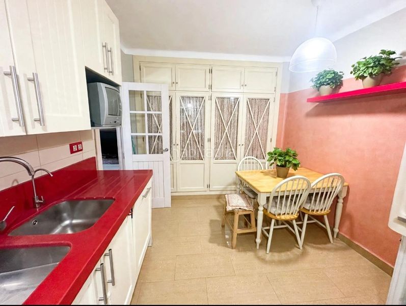 Foto e6e94d13-486b-4d3c-a64d-c8446e47ab79. Location appartement avec parking dans La Merced Málaga