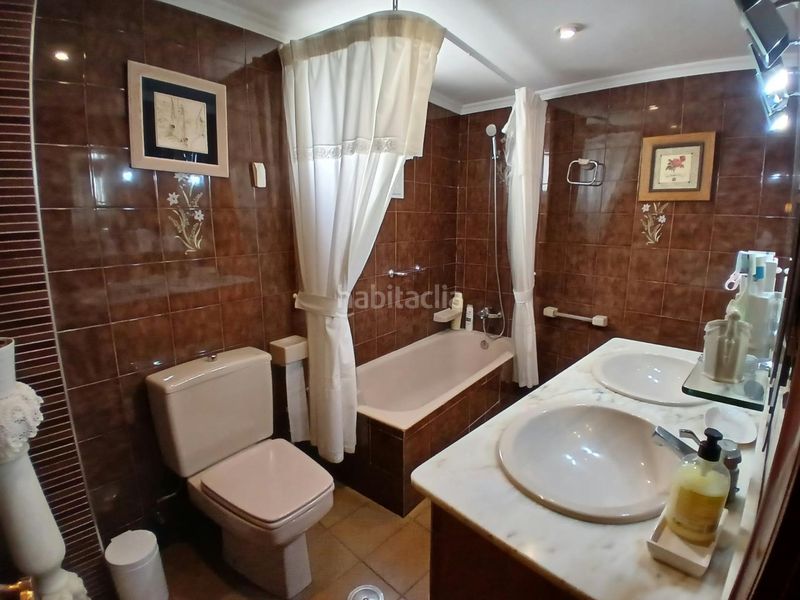 Foto 1035d5ab-fd73-44c3-abe9-baa2e8da2841. Piso amplio piso en el barrio de la victoria en Conde de Ureña Málaga