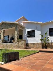 Rent Chalet in La Cala del Moral. Fantastica villa de 3 dormitorios con piscina privada en alquile