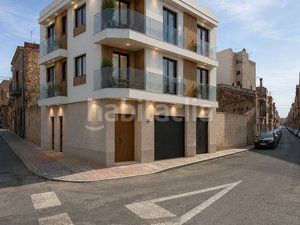 Foto d3b7db59-596c-4f83-a6f4-7a1938caa212. Terreny residencial a Plaza Castelar - Mercado Central Elda