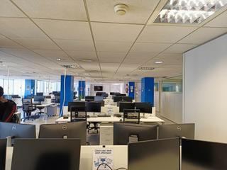 Oficina  N/a. Oficina muy luminosa. con implantación