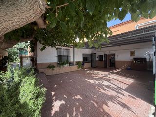 Haus  Mediases. Dos viviendas, árboles frutales y el mar a solo unos minutos