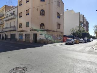 Business premise  Colon. Propiedad con amplio patio  a 200 m de la playa