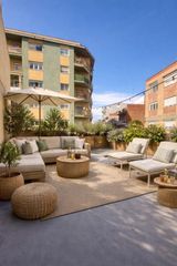 Towny house  Carrer escoles. Casa aparellada reformada i amb pàrquing