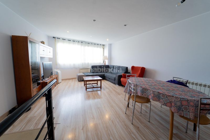 Foto f013e845-6367-41e7-995c-eeebc4a044a3. Casa adossada amb calefacció aparcament a Llacuna (La)