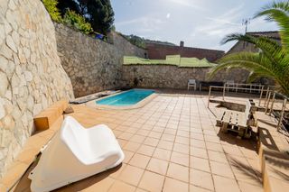 Haus  Autovia del nord-est. Fantàstica casa a jorba amb piscina i molt espai