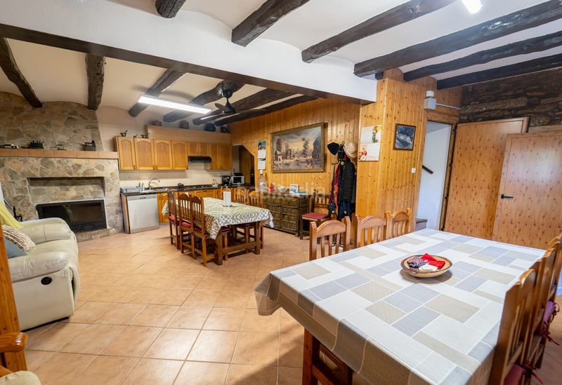 Foto c33fa2de-6e3a-4ea0-a409-839f4a688212. Casa amb aparcament piscina a Jorba