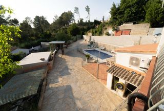Casa  Carrer del blat. Casa independent amb piscina i gran parcel·la a mas d'en gall (e