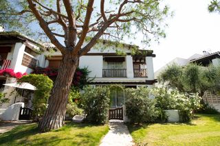 Casa  Urbanització alorda park. Espectacular casa de més de 400 m² amb terrassa i zona comunitàr