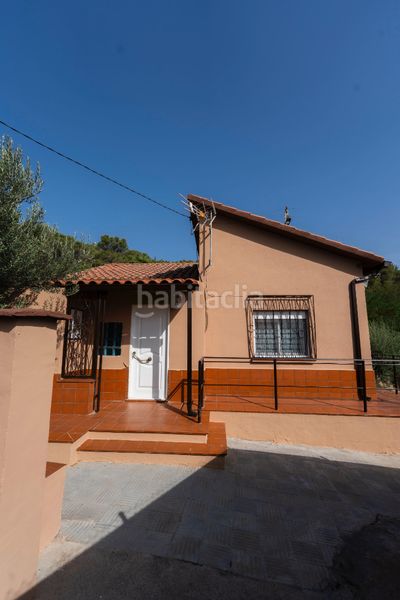Foto 31a2316f-0d80-4c17-a322-0cb683730f97. Casa amb aparcament piscina a Olesa de Montserrat