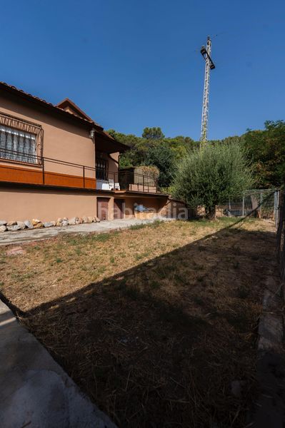 Foto 8d93aa8c-1fc9-4837-acc1-400be9020308. Casa amb aparcament piscina a Olesa de Montserrat